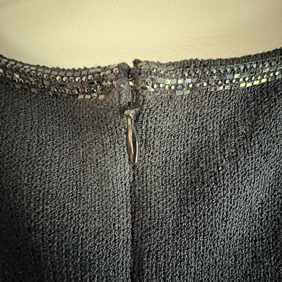 St John Evening dress with sequin trim and cutaway sleeves - Picture 6 of 8